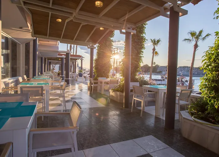 Hotel Kosta Palace 4*