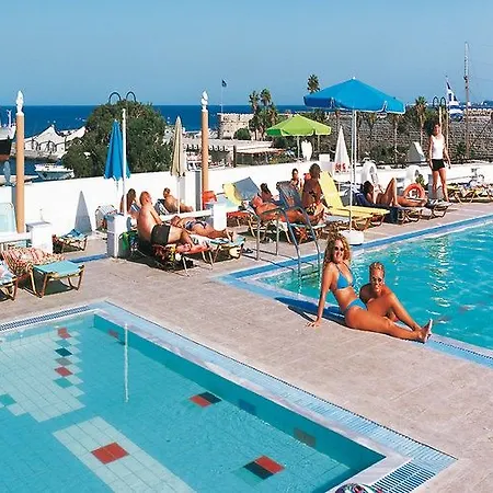 Kosta Palace מלון 4*