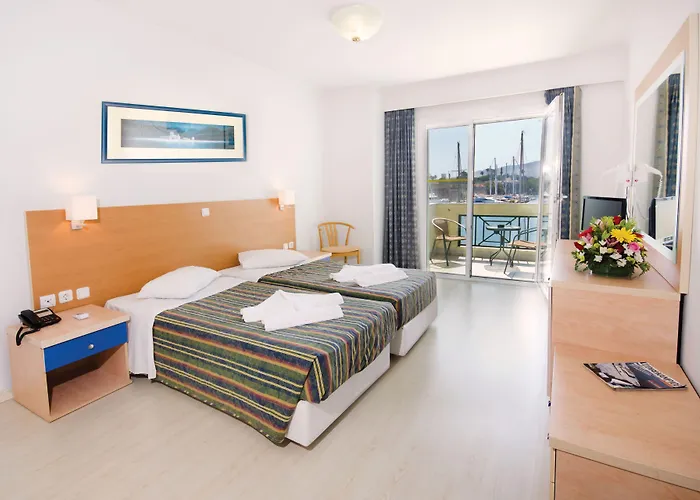 Kosta Palace 4*