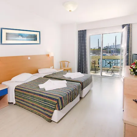 Kosta Palace 4*